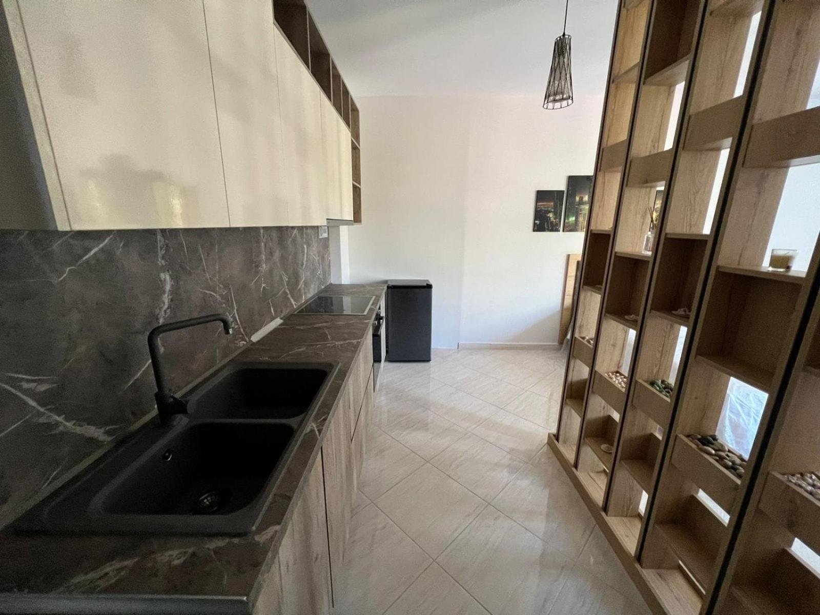 Vlorë Cozy Apartments Near The Sea מראה חיצוני תמונה